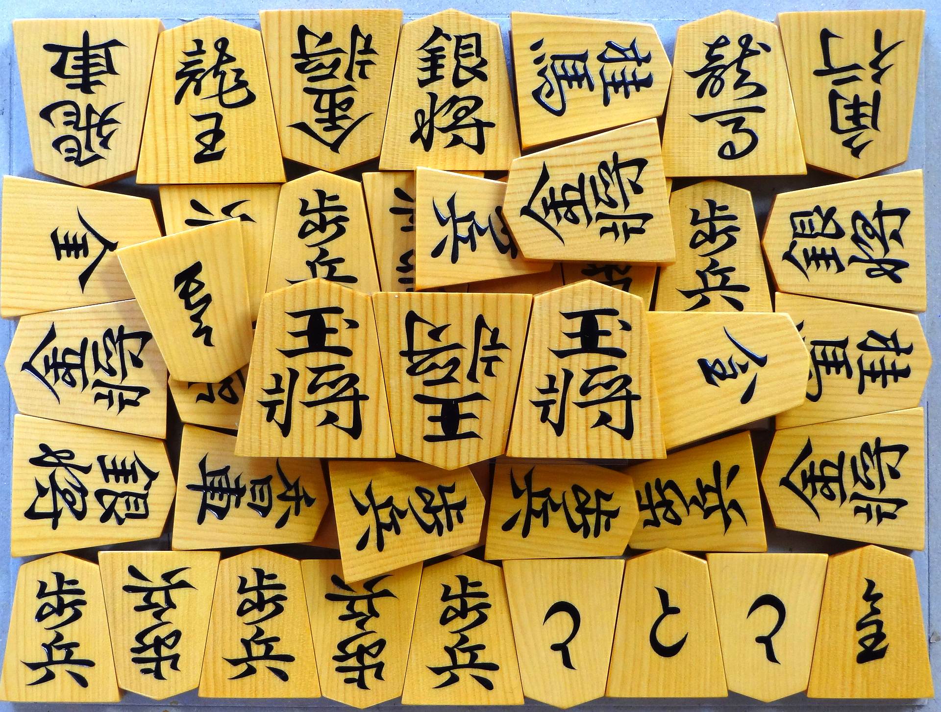 新作将棋駒のご紹介 1/3|丸八碁盤店 新作将棋駒のご紹介 1/3|丸八碁盤店