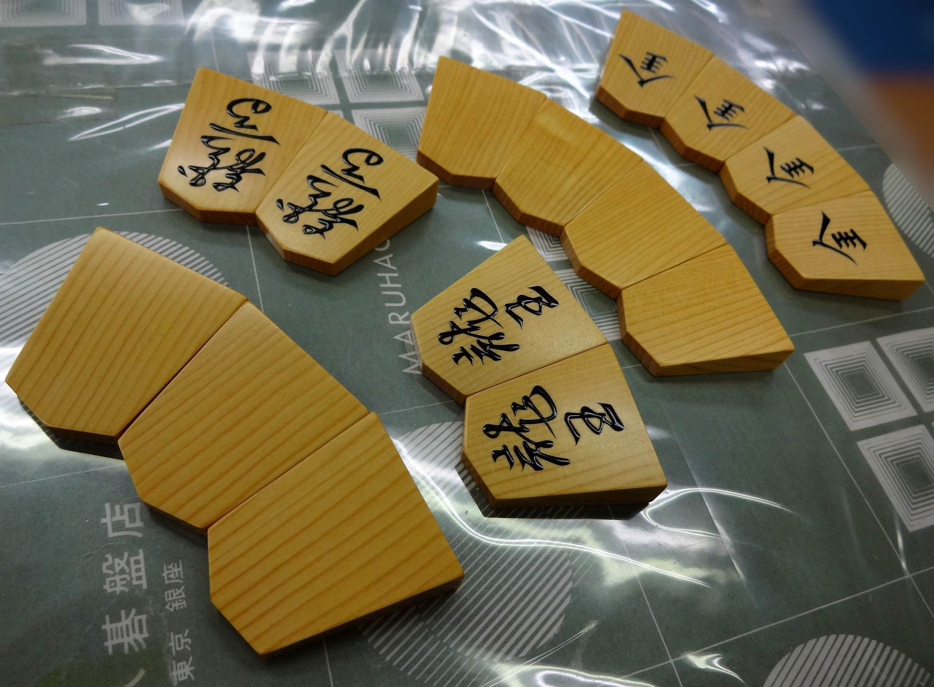 新作将棋駒のご紹介 1/3|丸八碁盤店 新作将棋駒のご紹介 1/3|丸八碁盤店