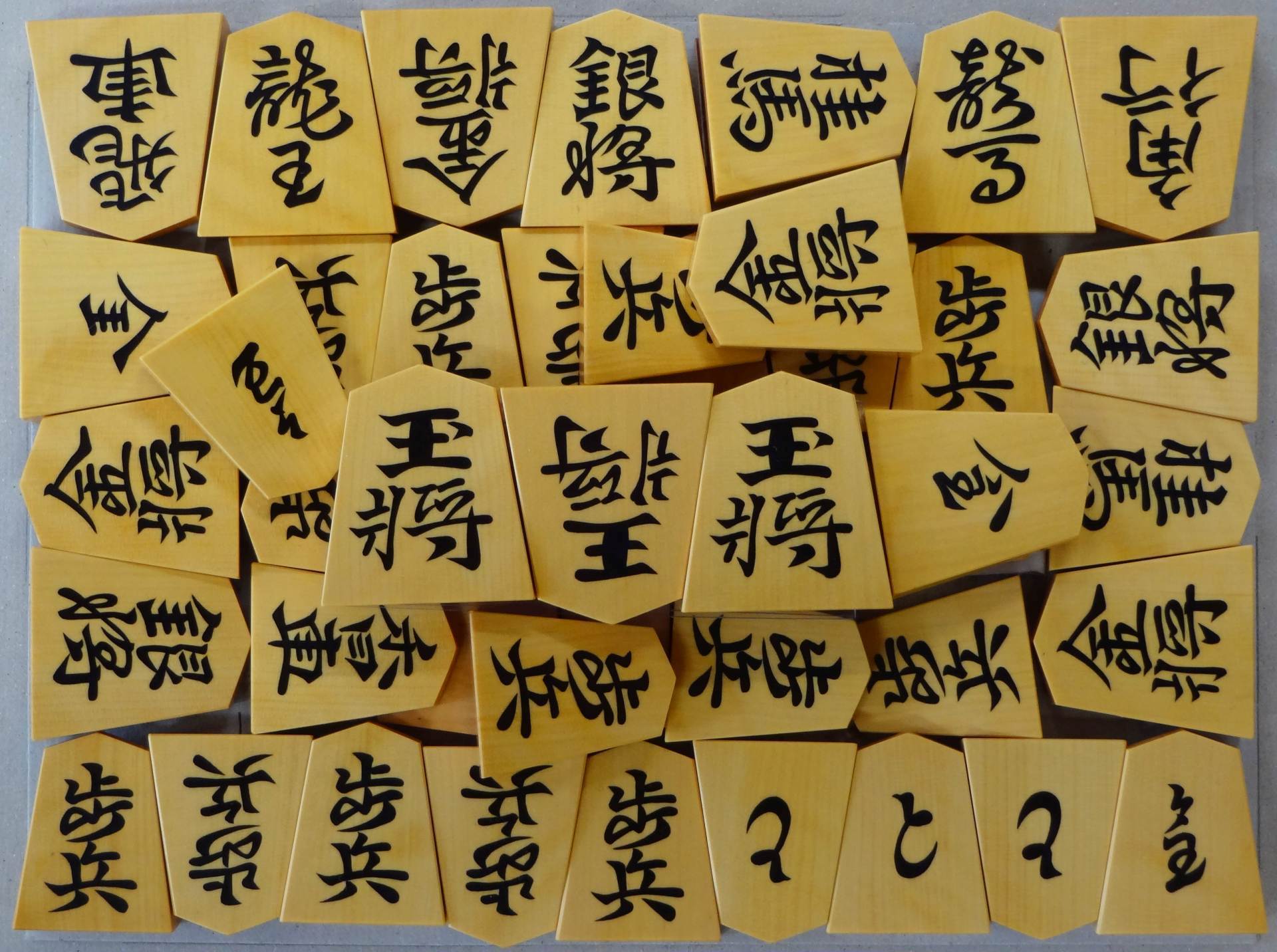 福袋 山峯作・水無瀬書・手彫り黄楊駒・本砥ぎ仕上カスタマイズ作品 今日の特価 ★手彫り★山峯作・天童楷書・黄楊将棋駒・本砥ぎ仕上カスタマイズ作品・角箱入駒袋 囲碁/将棋