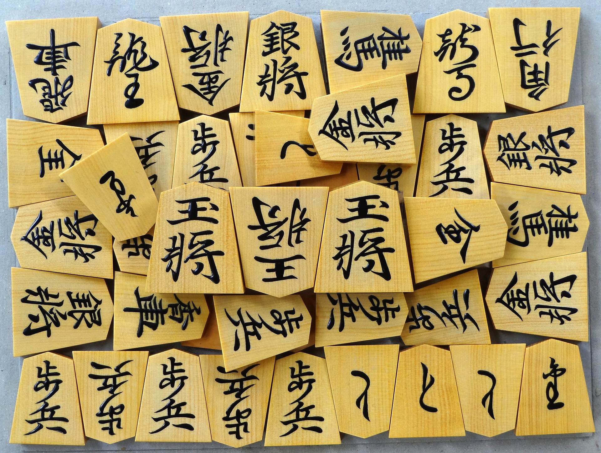 新作将棋駒のご紹介 1/3|丸八碁盤店 新作将棋駒のご紹介 1/3|丸八碁盤店